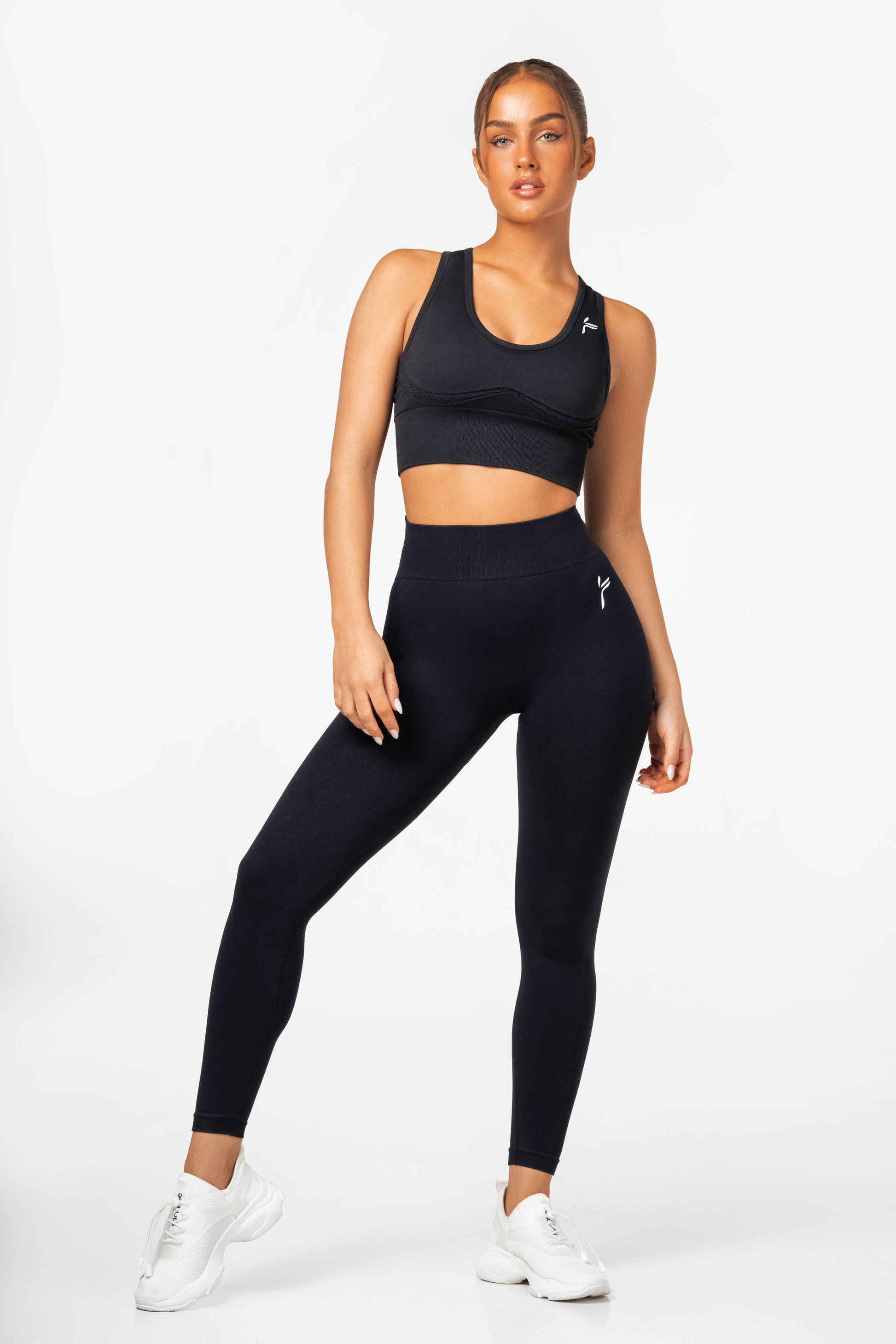Black Elevate Crop Top - for dame - Famme - Sports Bra
